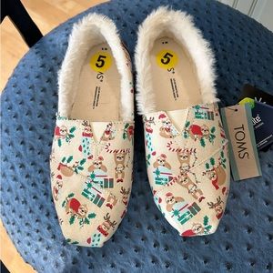 Toms Christmas sloth unisex lined slippers NWT